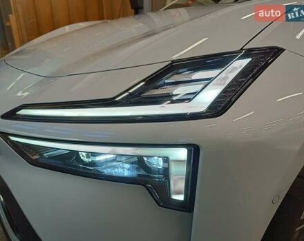 Серый Polestar 4, объемом двигателя 0 л и пробегом 1 тыс. км за 33997 $, фото 2 на Automoto.ua