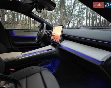 Серый Polestar 4, объемом двигателя 0 л и пробегом 20 тыс. км за 33900 $, фото 5 на Automoto.ua