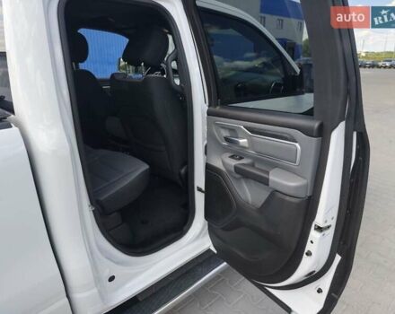 Ram 1500 2020 у Києві на Automoto.ua Білий Ram 1500, об'ємом двигуна 5.65 л та пробігом 190 тис. км за 39900 $, фото 23 на Automoto.ua