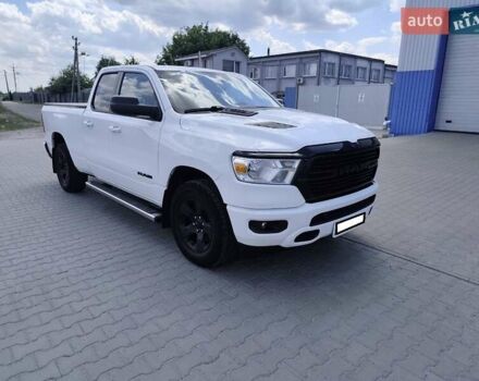 Ram 1500 2020 у Києві на Automoto.ua Білий Ram 1500, об'ємом двигуна 5.65 л та пробігом 190 тис. км за 39900 $, фото 1 на Automoto.ua