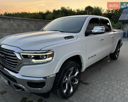 Ram 1500 2020 в Ровно на Automoto.ua Белый Ram 1500, объемом двигателя 5.65 л и пробегом 101 тыс. км за 56000 $, фото 1 на Automoto.ua