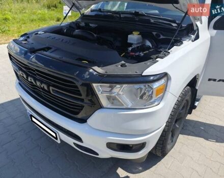 Ram 1500 2020 у Києві на Automoto.ua Білий Ram 1500, об'ємом двигуна 5.65 л та пробігом 190 тис. км за 39900 $, фото 10 на Automoto.ua