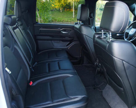 Ram 1500 2023 в Киеве на Automoto.ua Белый Ram 1500, объемом двигателя 5.65 л и пробегом 33 тыс. км за 80000 $, фото 16 на Automoto.ua