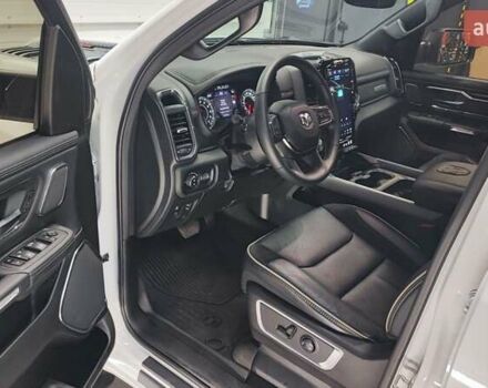 Білий Ram 1500, об'ємом двигуна 5.65 л та пробігом 17 тис. км за 84990 $, фото 33 на Automoto.ua