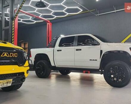 Білий Ram 1500, об'ємом двигуна 5.65 л та пробігом 17 тис. км за 84990 $, фото 21 на Automoto.ua