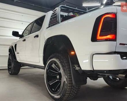 Білий Ram 1500, об'ємом двигуна 5.65 л та пробігом 17 тис. км за 84990 $, фото 23 на Automoto.ua