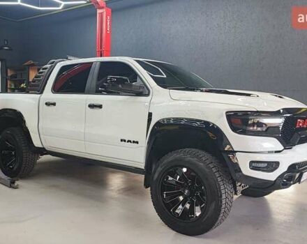 Білий Ram 1500, об'ємом двигуна 5.65 л та пробігом 17 тис. км за 84990 $, фото 9 на Automoto.ua