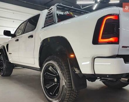Білий Ram 1500, об'ємом двигуна 5.65 л та пробігом 17 тис. км за 84990 $, фото 25 на Automoto.ua