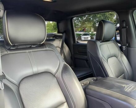 Ram 1500 2022 в Черкассах на Automoto.ua Черный Ram 1500, объемом двигателя 5.7 л и пробегом 19 тыс. км за 20400 $, фото 9 на Automoto.ua
