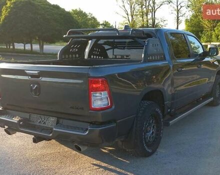Ram 1500 2020 в Хмельницком на Automoto.ua Серый Ram 1500, объемом двигателя 5.65 л и пробегом 208 тыс. км за 32300 $, фото 4 на Automoto.ua