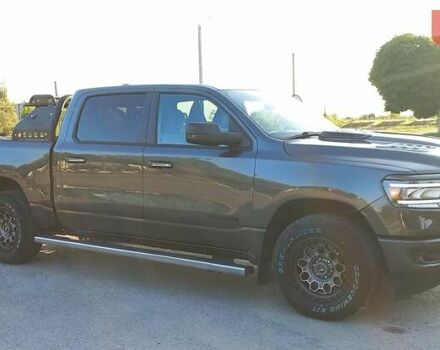 Ram 1500 2020 в Хмельницком на Automoto.ua Серый Ram 1500, объемом двигателя 5.65 л и пробегом 208 тыс. км за 32300 $, фото 5 на Automoto.ua