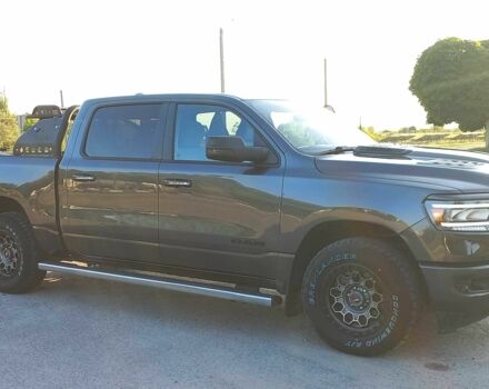 Ram 1500 2020 в Хмельницком на Automoto.ua Серый Ram 1500, объемом двигателя 5.7 л и пробегом 208 тыс. км за 30700 $, фото 5 на Automoto.ua