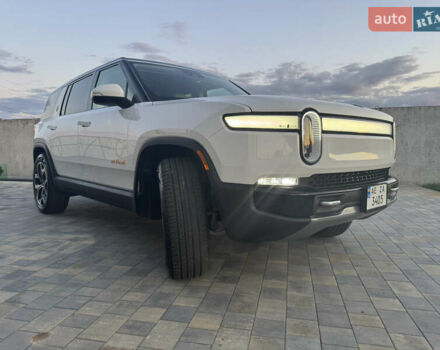 Белый Rivian R1S, объемом двигателя 0 л и пробегом 3 тыс. км за 75000 $, фото 3 на Automoto.ua