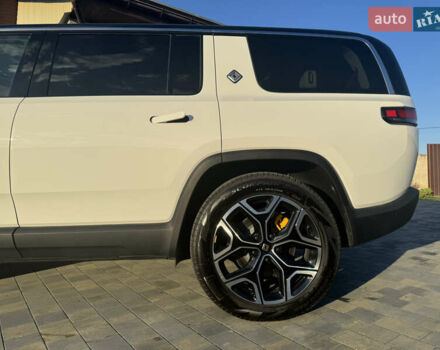 Белый Rivian R1S, объемом двигателя 0 л и пробегом 3 тыс. км за 75000 $, фото 33 на Automoto.ua