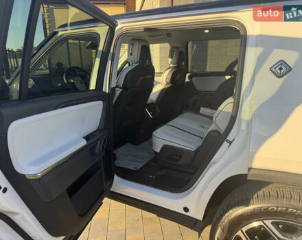 Білий Rivian R1S, об'ємом двигуна 0 л та пробігом 3 тис. км за 75000 $, фото 31 на Automoto.ua