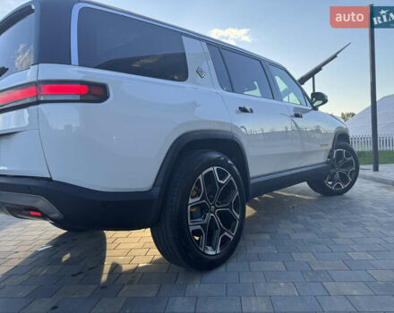Белый Rivian R1S, объемом двигателя 0 л и пробегом 3 тыс. км за 75000 $, фото 38 на Automoto.ua