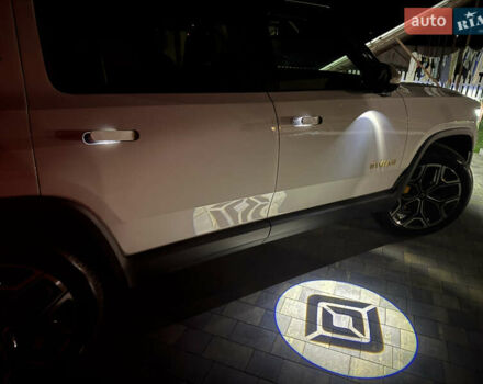 Білий Rivian R1S, об'ємом двигуна 0 л та пробігом 3 тис. км за 75000 $, фото 41 на Automoto.ua