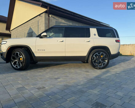 Белый Rivian R1S, объемом двигателя 0 л и пробегом 3 тыс. км за 75000 $, фото 6 на Automoto.ua