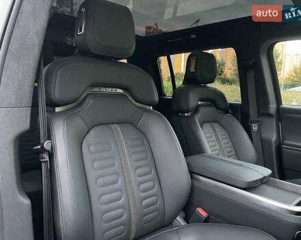 Rivian R1S 2022 в Киеве на Automoto.ua Белый Rivian R1S, объемом двигателя 0 л и пробегом 23 тыс. км за 48500 $, фото 47 на Automoto.ua