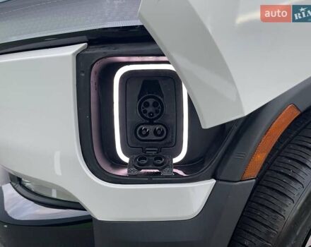 Rivian R1S 2022 в Киеве на Automoto.ua Белый Rivian R1S, объемом двигателя 0 л и пробегом 23 тыс. км за 48500 $, фото 58 на Automoto.ua
