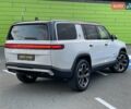 Rivian R1S 2022 в Киеве на Automoto.ua Белый Rivian R1S, объемом двигателя 0 л и пробегом 23 тыс. км за 48500 $, фото 7 на Automoto.ua