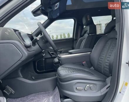 Rivian R1S 2022 в Киеве на Automoto.ua Белый Rivian R1S, объемом двигателя 0 л и пробегом 23 тыс. км за 48500 $, фото 24 на Automoto.ua