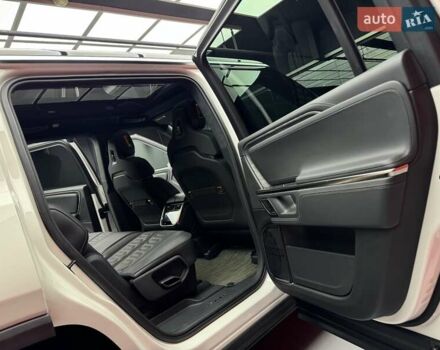Белый Rivian R1S, объемом двигателя 0 л и пробегом 21 тыс. км за 44900 $, фото 57 на Automoto.ua
