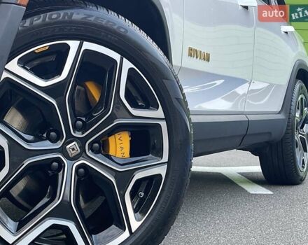 Rivian R1S 2022 в Киеве на Automoto.ua Белый Rivian R1S, объемом двигателя 0 л и пробегом 23 тыс. км за 48500 $, фото 2 на Automoto.ua