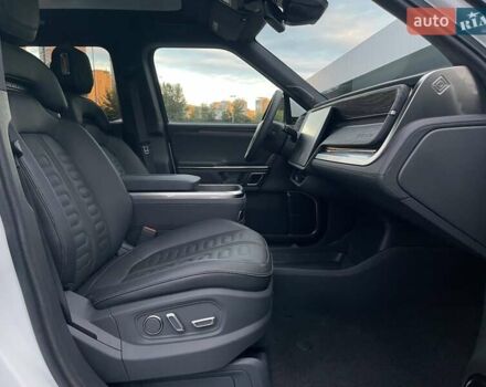 Rivian R1S 2022 в Киеве на Automoto.ua Белый Rivian R1S, объемом двигателя 0 л и пробегом 23 тыс. км за 48500 $, фото 45 на Automoto.ua