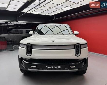 Белый Rivian R1S, объемом двигателя 0 л и пробегом 21 тыс. км за 44900 $, фото 2 на Automoto.ua