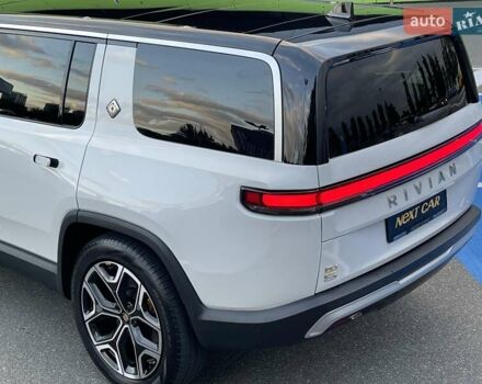 Rivian R1S 2022 в Киеве на Automoto.ua Белый Rivian R1S, объемом двигателя 0 л и пробегом 23 тыс. км за 48500 $, фото 12 на Automoto.ua