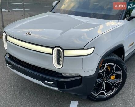 Rivian R1S 2022 в Киеве на Automoto.ua Белый Rivian R1S, объемом двигателя 0 л и пробегом 23 тыс. км за 48500 $, фото 1 на Automoto.ua