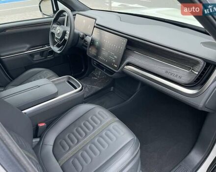 Rivian R1S 2022 в Киеве на Automoto.ua Белый Rivian R1S, объемом двигателя 0 л и пробегом 23 тыс. км за 48500 $, фото 44 на Automoto.ua