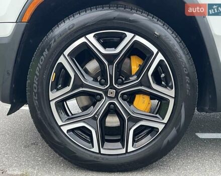 Rivian R1S 2022 в Киеве на Automoto.ua Белый Rivian R1S, объемом двигателя 0 л и пробегом 23 тыс. км за 48500 $, фото 57 на Automoto.ua