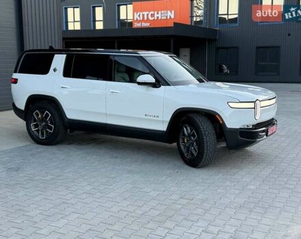 Rivian R1S 2023 в Дубно на Automoto.ua Белый Rivian R1S, объемом двигателя 0 л и пробегом 19 тыс. км за 47777 $, фото 78 на Automoto.ua