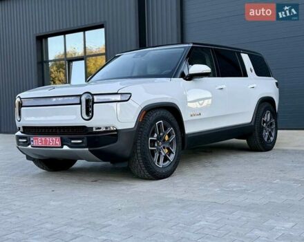 Rivian R1S 2023 в Дубно на Automoto.ua Белый Rivian R1S, объемом двигателя 0 л и пробегом 19 тыс. км за 47777 $, фото 19 на Automoto.ua