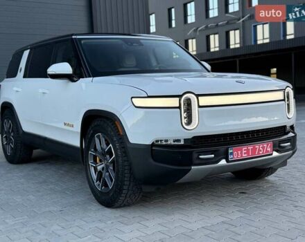 Rivian R1S 2023 в Дубно на Automoto.ua Белый Rivian R1S, объемом двигателя 0 л и пробегом 19 тыс. км за 47777 $, фото 32 на Automoto.ua