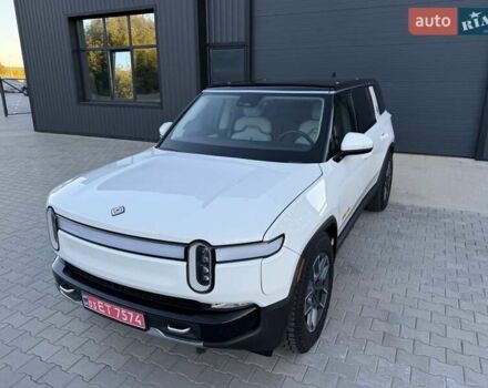 Rivian R1S 2023 в Дубно на Automoto.ua Белый Rivian R1S, объемом двигателя 0 л и пробегом 19 тыс. км за 47777 $, фото 24 на Automoto.ua