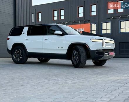 Rivian R1S 2023 в Дубно на Automoto.ua Белый Rivian R1S, объемом двигателя 0 л и пробегом 19 тыс. км за 47777 $, фото 83 на Automoto.ua