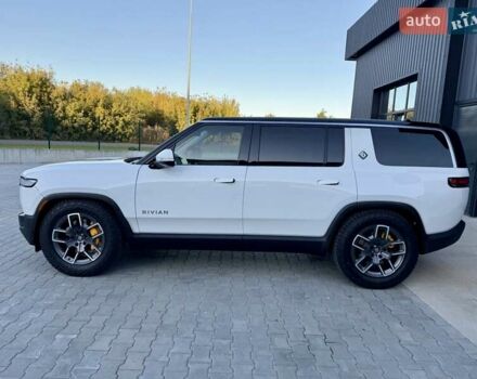 Rivian R1S 2023 в Дубно на Automoto.ua Белый Rivian R1S, объемом двигателя 0 л и пробегом 19 тыс. км за 47777 $, фото 21 на Automoto.ua