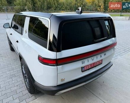 Rivian R1S 2023 в Дубно на Automoto.ua Белый Rivian R1S, объемом двигателя 0 л и пробегом 19 тыс. км за 47777 $, фото 23 на Automoto.ua