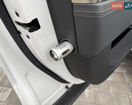 Білий Rivian R1S, об'ємом двигуна 0 л та пробігом 35 тис. км за 55000 $, фото 17 на Automoto.ua