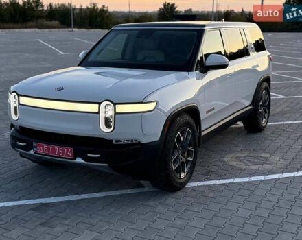 Rivian R1S 2023 в Дубно на Automoto.ua Белый Rivian R1S, объемом двигателя 0 л и пробегом 19 тыс. км за 47777 $, фото 2 на Automoto.ua