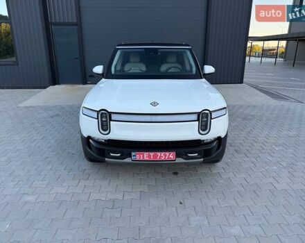 Rivian R1S 2023 в Дубно на Automoto.ua Белый Rivian R1S, объемом двигателя 0 л и пробегом 19 тыс. км за 47777 $, фото 15 на Automoto.ua