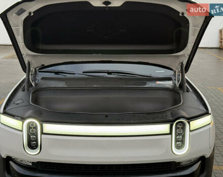 Белый Rivian R1S, объемом двигателя 0 л и пробегом 35 тыс. км за 58000 $, фото 10 на Automoto.ua