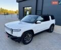 Rivian R1S 2023 в Дубно на Automoto.ua Белый Rivian R1S, объемом двигателя 0 л и пробегом 19 тыс. км за 47777 $, фото 4 на Automoto.ua