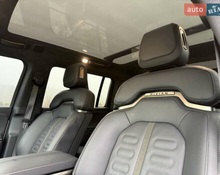 Білий Rivian R1S, об'ємом двигуна 0 л та пробігом 35 тис. км за 55000 $, фото 25 на Automoto.ua
