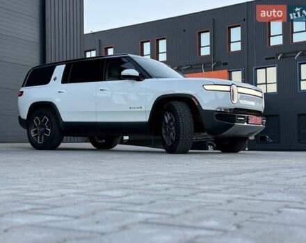 Rivian R1S 2023 в Дубно на Automoto.ua Белый Rivian R1S, объемом двигателя 0 л и пробегом 19 тыс. км за 47777 $, фото 81 на Automoto.ua