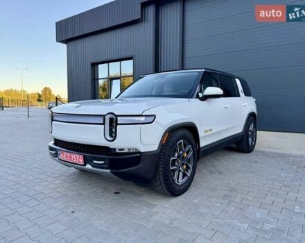 Rivian R1S 2023 в Дубно на Automoto.ua Белый Rivian R1S, объемом двигателя 0 л и пробегом 19 тыс. км за 47777 $, фото 1 на Automoto.ua