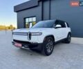 Rivian R1S 2023 в Дубно на Automoto.ua Белый Rivian R1S, объемом двигателя 0 л и пробегом 19 тыс. км за 47777 $, фото 1 на Automoto.ua